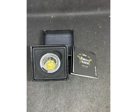 A 24 CARAT GOLD FABULA AURUN 2009 HALF CROWN PROOF COIN IN A PRESENTATION BOX