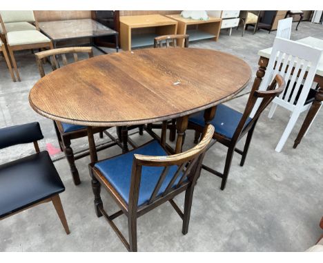 AN EARLY 20TH CENTURY OVAL GATE LEG TABLE ON TURNED LEGS, 58" X 35" OPENED AND FOUR DINING CHAIRS
