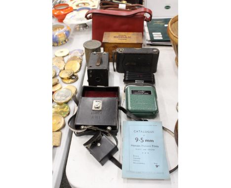 A COLLECTION OF VINTAGE CAMERAS AND EQUIPMENT TO INCLUDE A KODAK FILM TANK, KODAK BROWNIE, JIFFY KODAK, ETC A COWLEY AUTOMATI