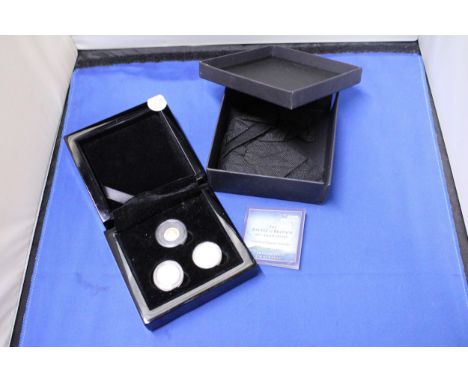 THREE COINS TO INCLUDE THE BATTLE OF BRITAIN GOLD PROOF QUARTER SOVEREIGN AND TWO GOLD PLATED REPLICA COINS INA PRESENTATION 