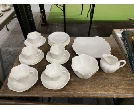 A QUANTITY OF SHELLEY TO INCLUDE A CAKE PLATE, SUGAR BOWL, CREAM JUG, CUPS AND SAUCERS