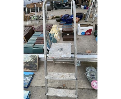 A TWO RUNG ALUMINIUM STEP LADDER