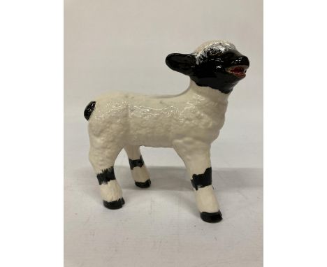 AN ANITA HARRIS BLACK AND WHITE LAMB SIGNED IN GOLD