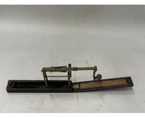 A SET OF BRASS R BROWN AND SONS, PRESCOT LANCASHIRE GOLD COIN SCALES