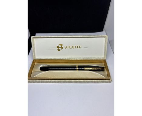A SHEAFFER FOUNTAIN PEN WITH 14 CARAT GOLD NIB