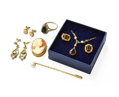 A Quantity of Jewellery, including a cameo brooch/pendant, with applied plaque stamped '750', measures 3.2cm by 2.2cm; a pair