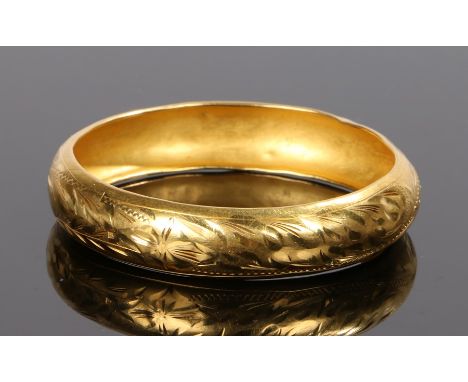 Egyptian gold bangle, with foliate decoration, 15 grams