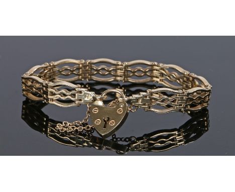 9 carat padlock gate bracelet, the padlock clasp with shaped links, 23 grams