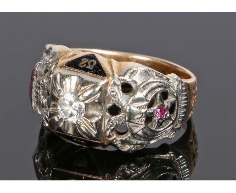 Gold diamond and enamel Masonic ring, the central round cut diamond with enamel shoulders and numbered 32, ring size P