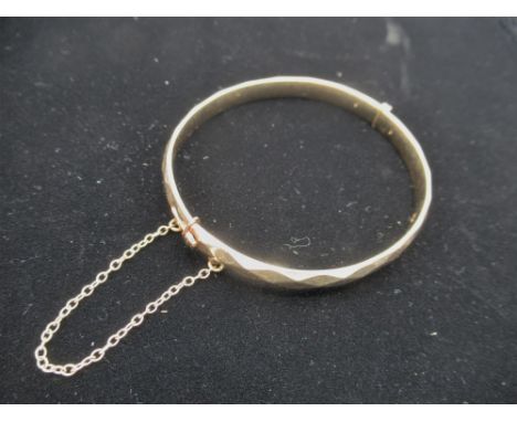 9ct gold plated hinged bangle with geometric design 17.8g 