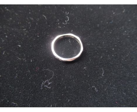 Platinum ring with geometric shaped shank and embossed flower design Size K 2.7g 