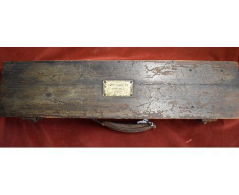 British WWII Military Stereoscope Universal Bar-Parallax Tyle PB2, made C.F.C. In its original wooden box, lenses are in very