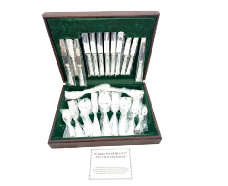 Vintage cased canteen of EPNS cutlery set 