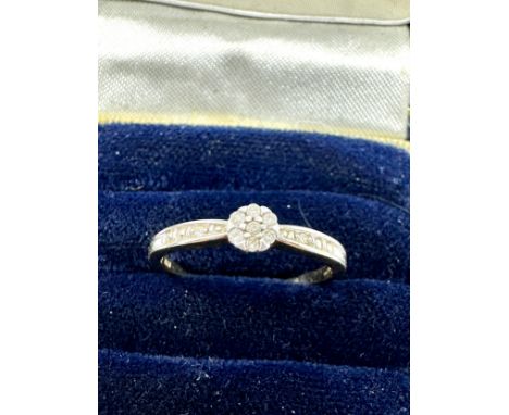 9ct gold diamond ring 1.3g 