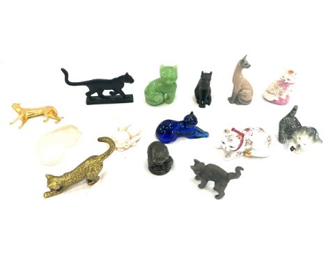 Selection of vintage miniature cat figures to include signed brass, Franklin Mint, Goebel etc 