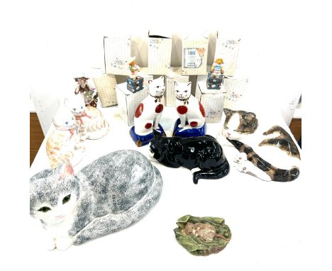 Selection of vintage collectable porcelain cats and Cherished teddies 