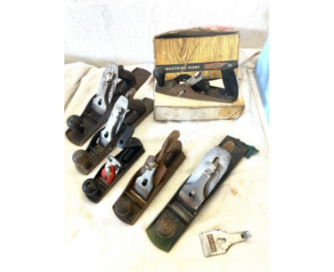 Selection of vintage planes inclydes stanley no 10, 4.5, 5.5 and rb10 