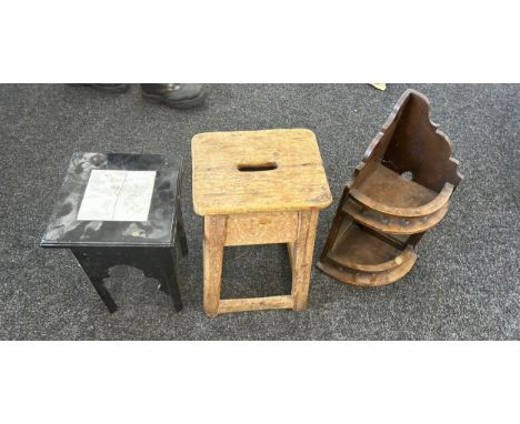 Mirror backed small corner unit and 2 vintage stools 