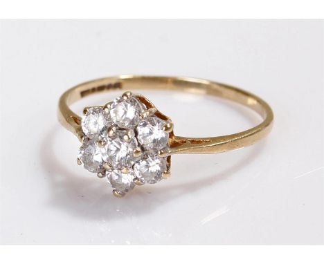 9 carat gold ring, set with a flower head design