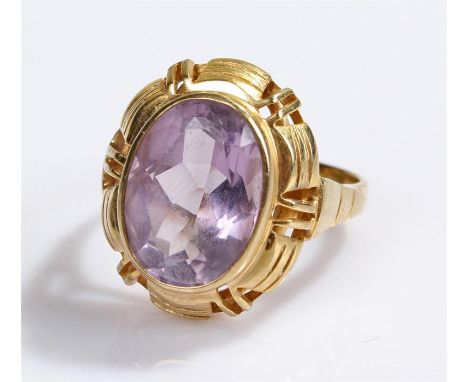 8 carat gold ring, set with a pale purple stone, total weight 5 grams