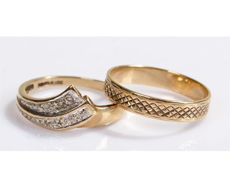 9 carat gold band, together with another 9 carat gold ring, total weight 3.9 grams