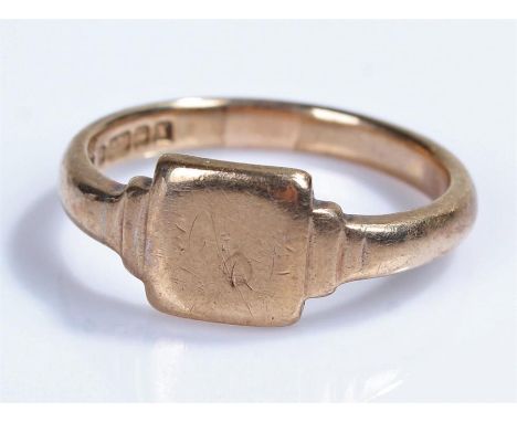 9 carat gold signet ring, 4.8 grams