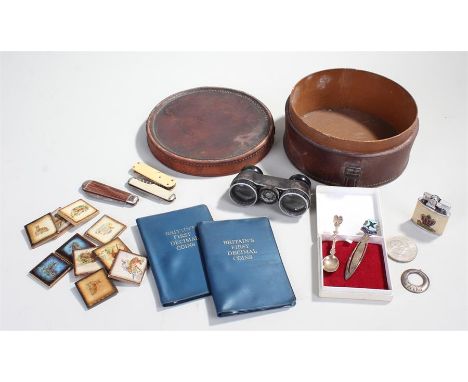 Mixed lot, to include a Churchill Crown, two decimal coin sets, and a collection of ceramic tiles depicting deer (qty) 