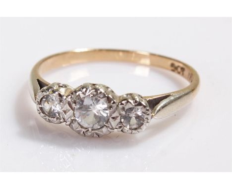 9 carat gold ring, set with three stones to the head