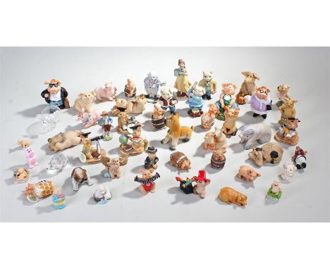 David Corbridge Piggin' figurines, along with a mixed group of glass and ceramic pigs (qty) 
