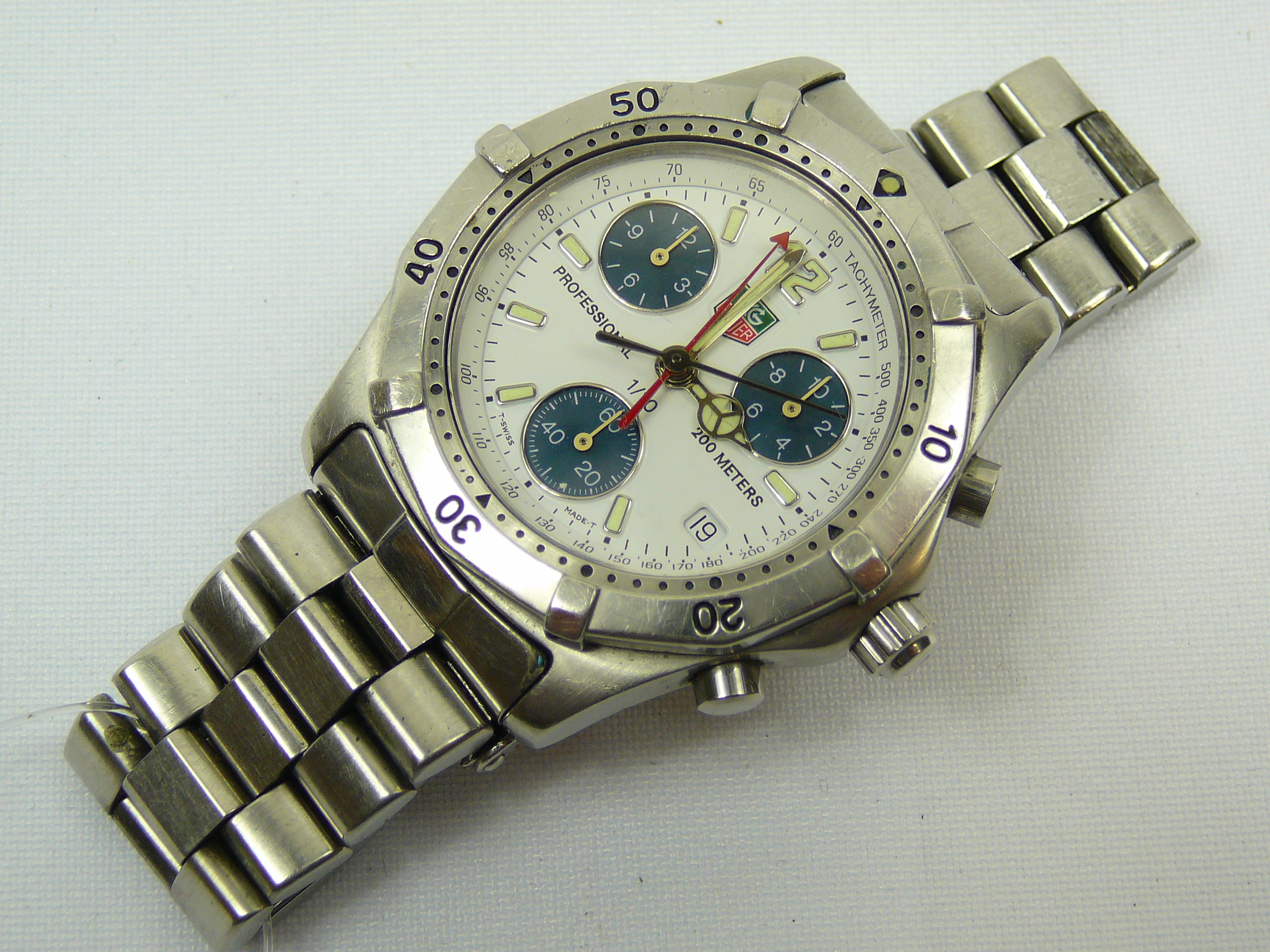 tag heuer professional 200m chronograph