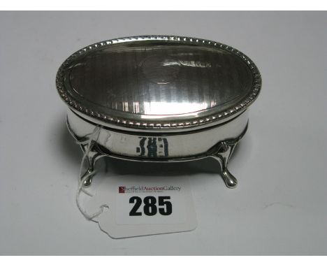 A Hallmarked Silver Oval Trinket Box, with engine turned textured lid, with vacant cartouche, raised on four pad feet, 8.9cm 