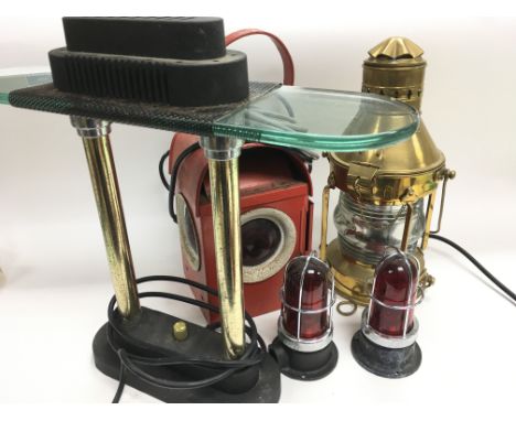 Four converted lamps and a vintage banker's lamp (5).