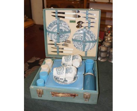 Brexton picnic hamper