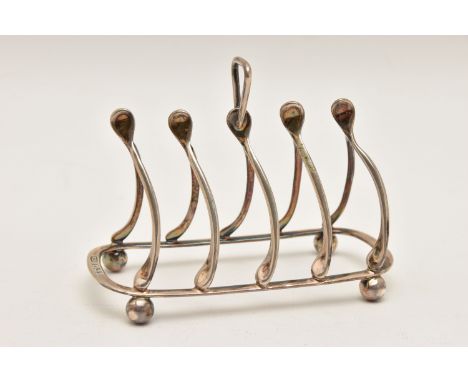 AN EARLY 20TH CENTURY SILVER TOAST RACK, designed as five wishbones fitted with a handle, raised on four ball feet, hallmarke
