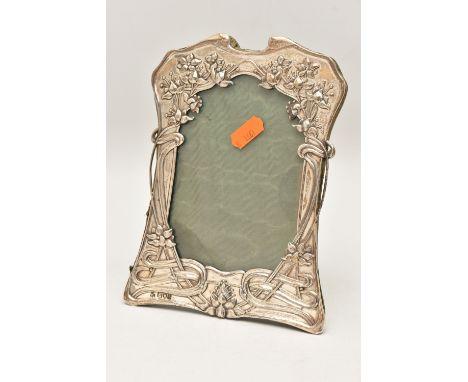A SILVER ART NOUVEAU PHOTO FRAME, floral detailed frame, hallmarked 'W G Connell' London 1901, fitted with a green fabric lin