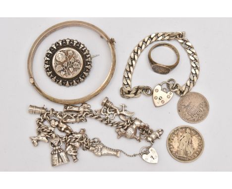 A SMALL SELECTION OF JEWELLERY, to include a silver foliate hinged bangle, fitted with a push button clasp, with additional s