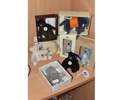A GROUP OF STEIFF CLUB GIFT BEARS comprising a group of boxed bears to include a 2004 light blue bear, a 2005 silver grey bea