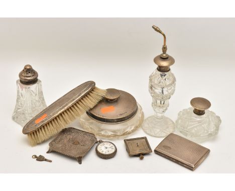 A SELECTION OF SILVER ITEMS, to include a rectangular engine turned pattern cigarette case with vacant cartouche, push button
