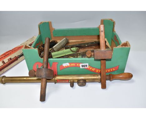 A BOX OF VINTAGE TOOLS ETC, to include wooden marking gauges, spirit levels, pocket balance scales and a boxed Spraygen garde
