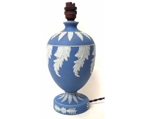 Wedgwood jasper lamp Condition report: see terms and conditions