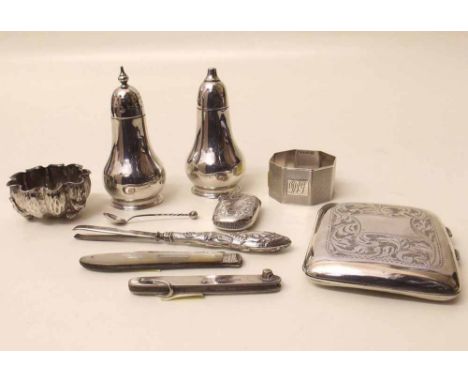 Silver cigarette case, pen knife, vesta case and other small silver items. Condition report: see terms and conditions