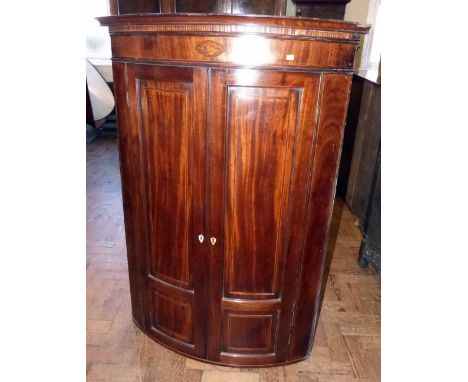 Geo 3rd mahogany 2 door bow fronted corner cupboard Condition report: see terms and conditions