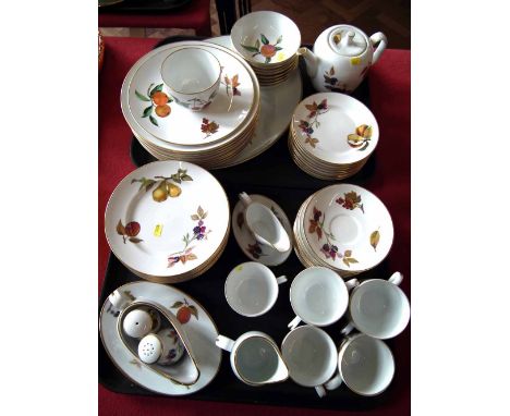 Collection of Royal Worcester Evesham ware tea service / dinner ware. Condition report: see terms and conditions