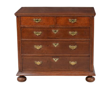 An oak chest of drawers, first half 18th century,  78cm high, 87cm wide, 52cm deep