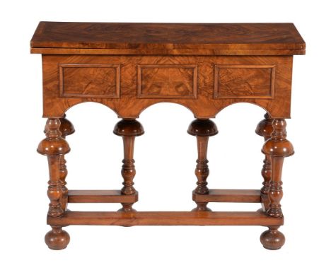 A figured walnut and feather banded tea or side table in William &amp; Mary style, first half 20th century, possibly from Cha