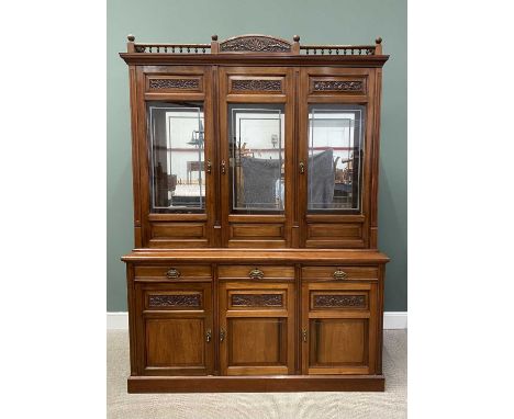 EXCELLENT EDWARDIAN MAHOGANY BOOKCASE CUPBOARD, having a balustrade gallery top with leaf and shell carved central panel over