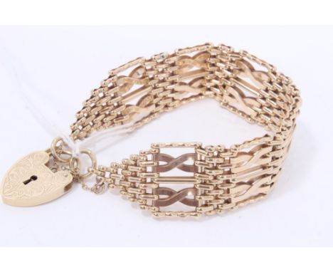 9ct gold gate bracelet with padlock claspCondition report: Weight 33g