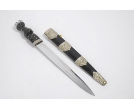 Scottish Regimental Bandman's dirk, Mark III, with plain plated blade by a Wilkinson with plated mounts, crown pommel and sca