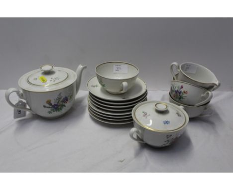 Royal Copenhagen porcelain teaset, decorated with a floral pattern, consisting of teapot, sugar bowl, cream jug, 4 cups, sauc