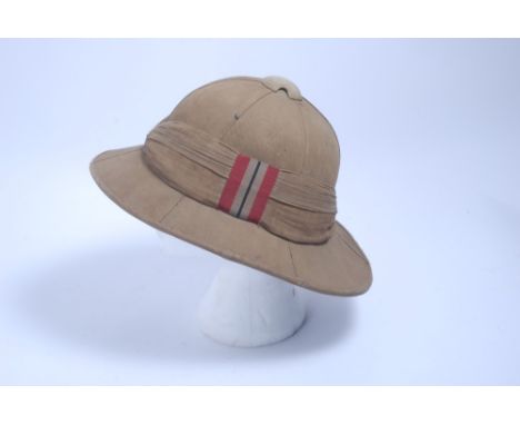 First World War British Army Wolseley pattern pith helmet, with leather headband and marked 'BDSM Horner E, 1/Leic, 1915'